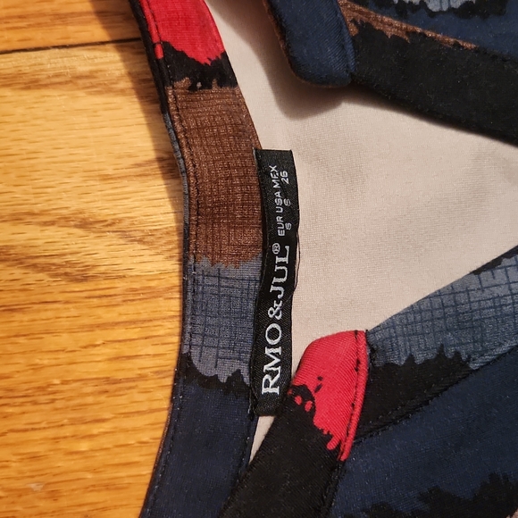 ๐๐ Like new! Rmo & Jul swing dress 3/4 sleeve red, blue, brown, tan size small - Picture 6 of 7